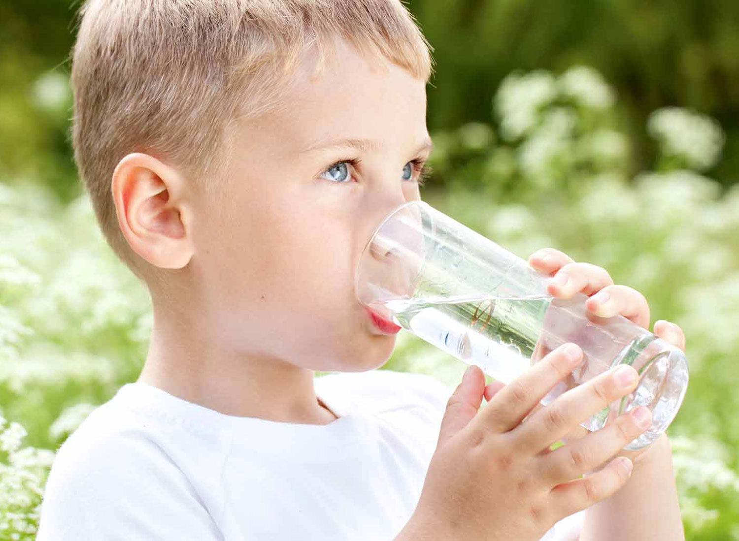 child-drink-water.jpg